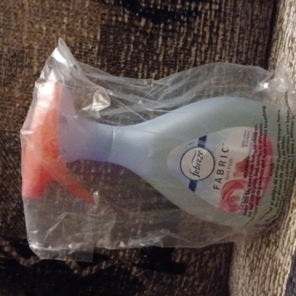 4/$30 New Febreze Fabric Spray - April Fresh (800 mL)